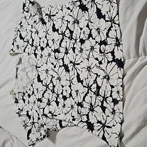 Black and white ladies short sleeve casual top